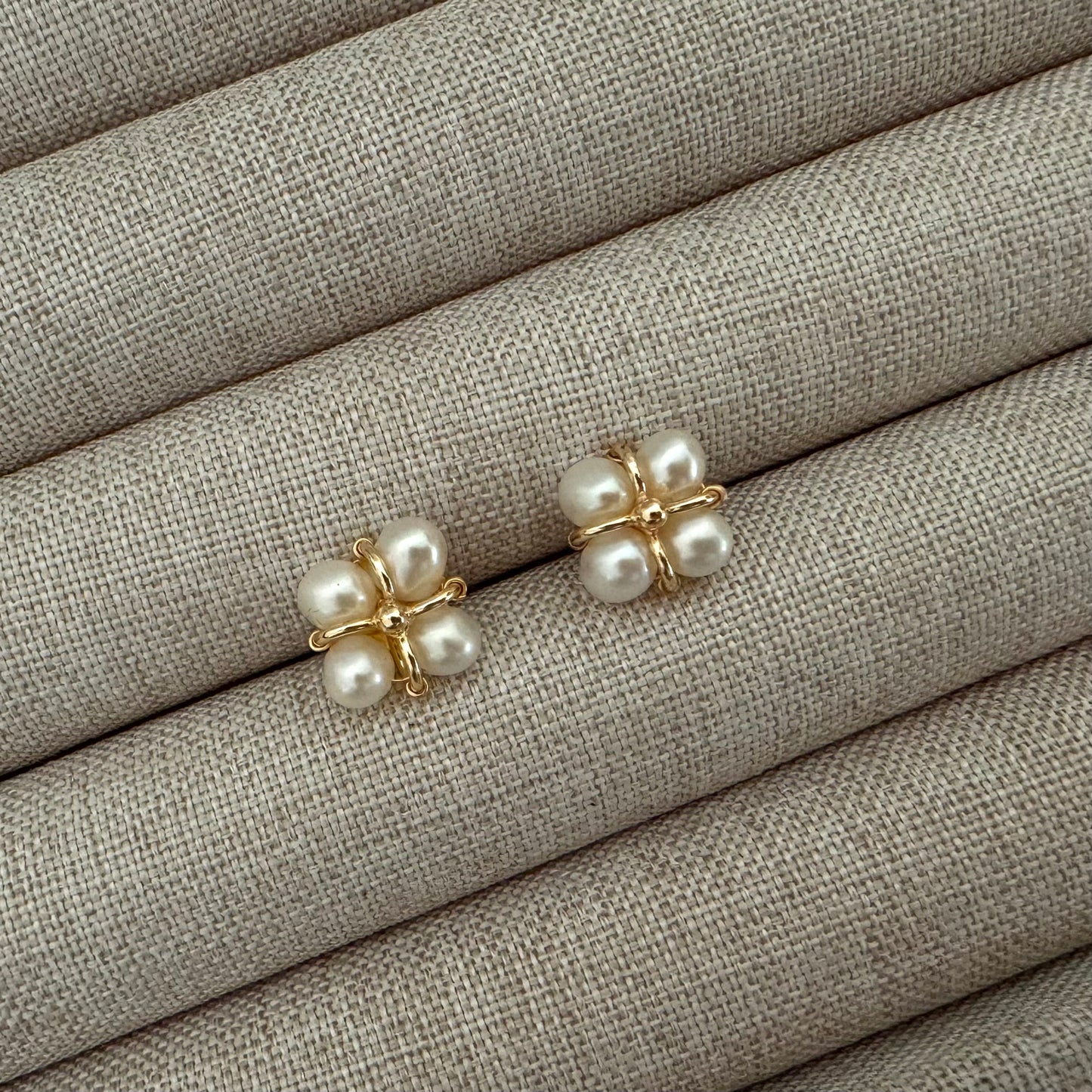 Freshwater pearl stud earrings