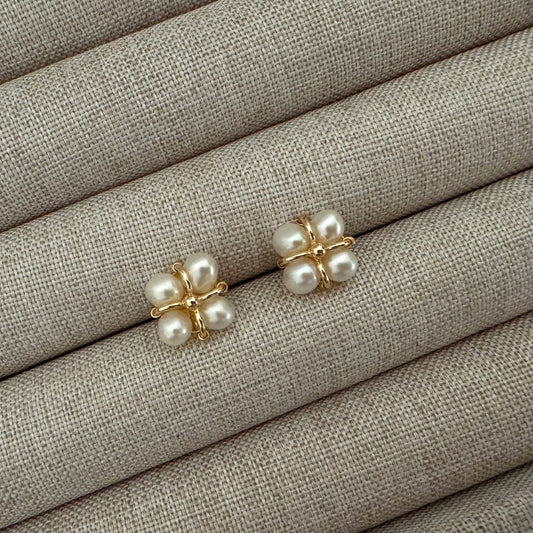 Freshwater pearl stud earrings