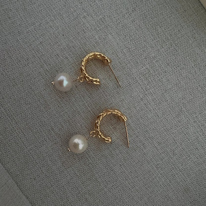 Pearl dangle earrings
