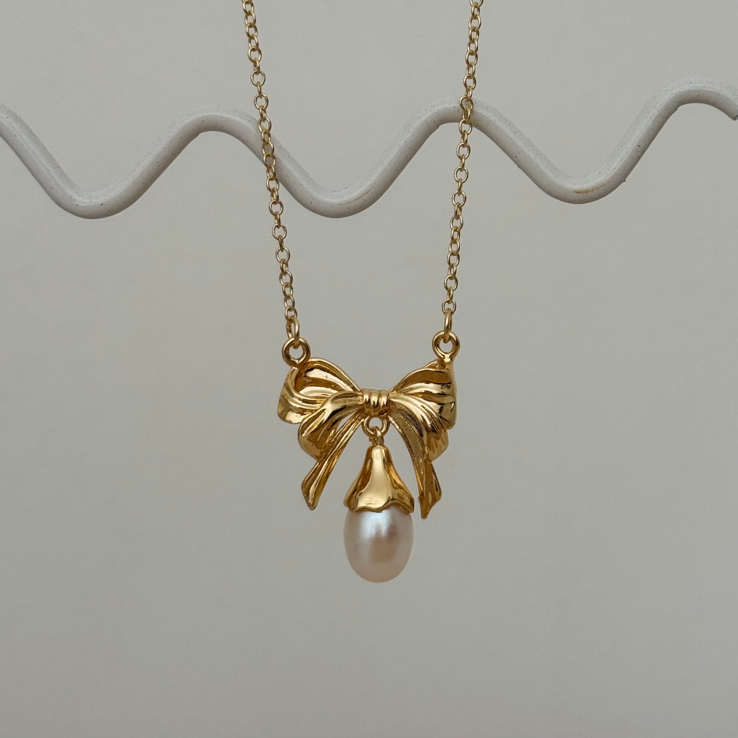 Knot bow pearl pendant necklace