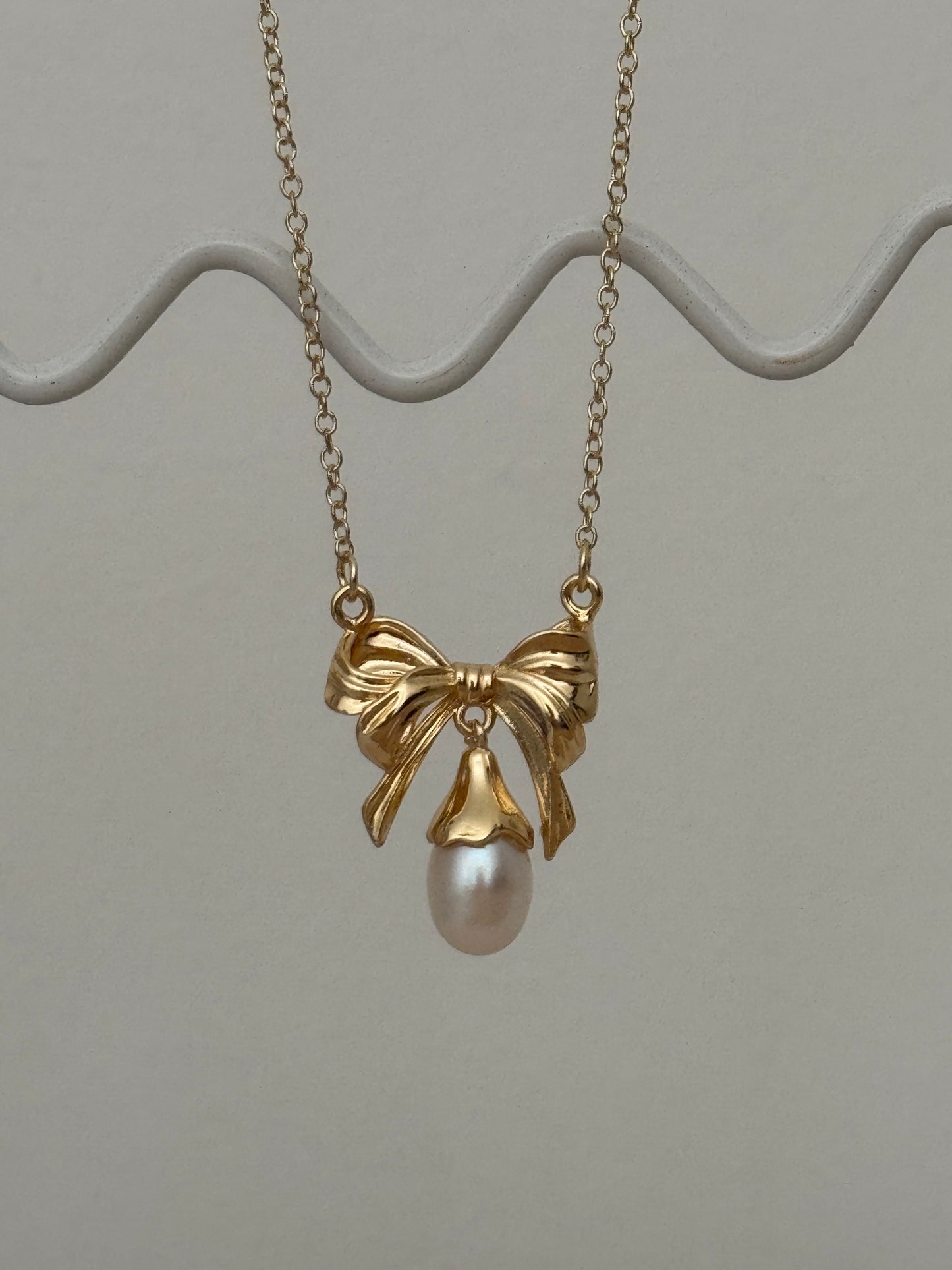 Knot bow pearl pendant necklace