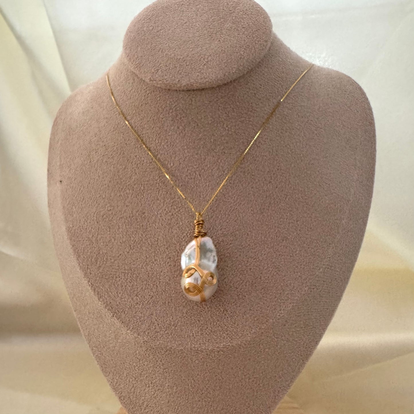 Genuine Baroque Freshwater Pearl pendant necklace