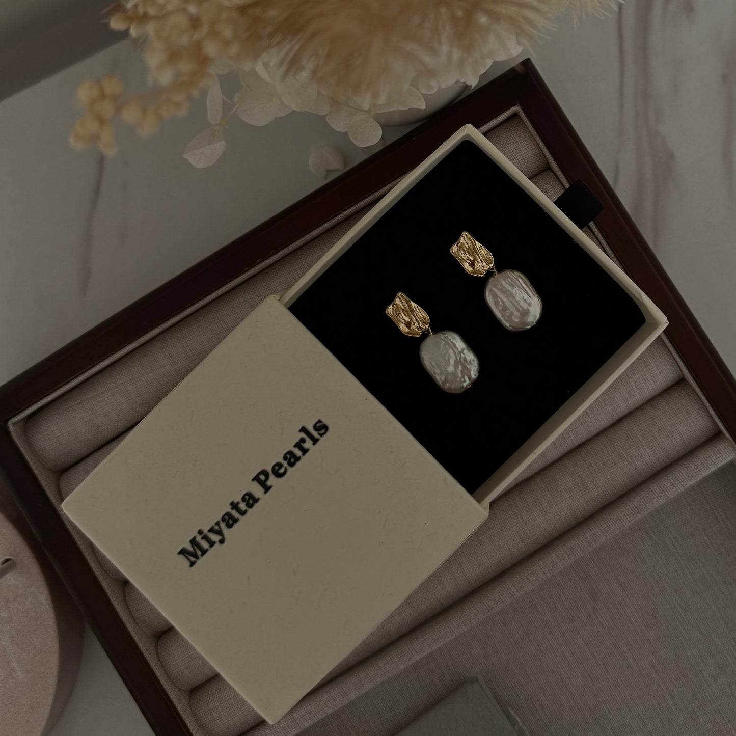 Baroque dangle earrings