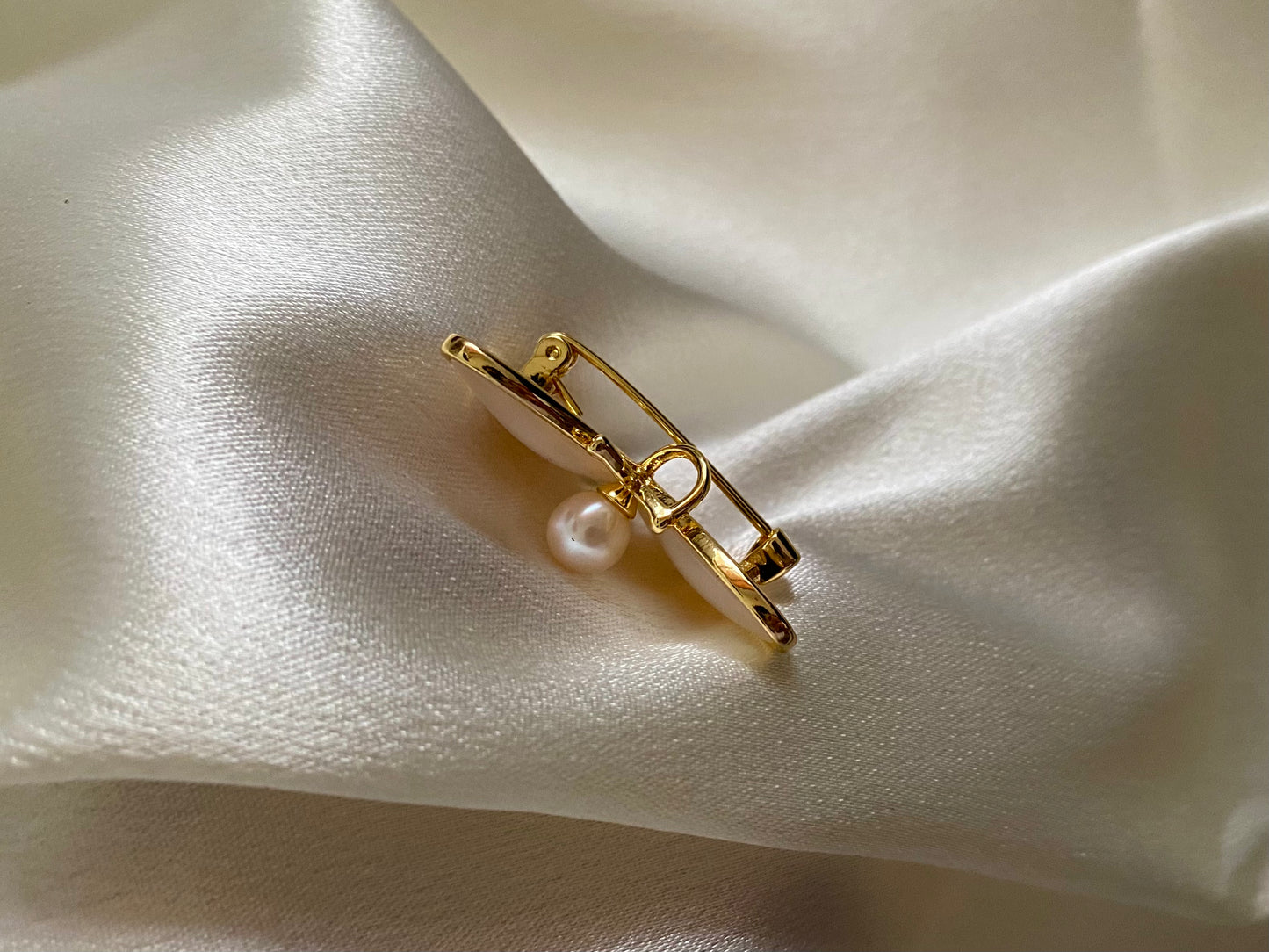 Butterly Grace Pearl Brooch