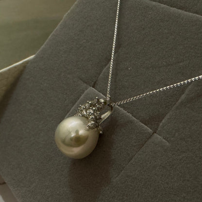 Premium 11-12mm Bridal Pearl Pendant Necklace – 925 Silver Crown Accent