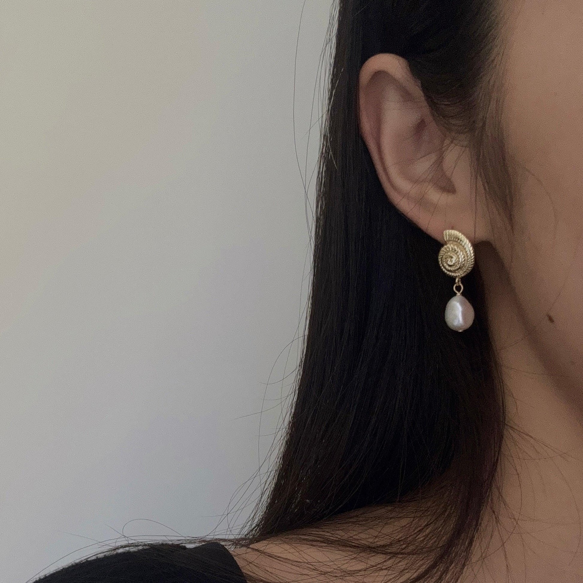 Gold Shell dangle earrings