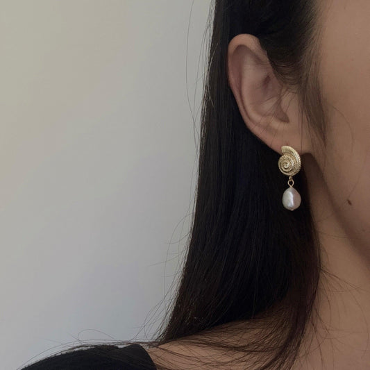 Gold Shell dangle earrings