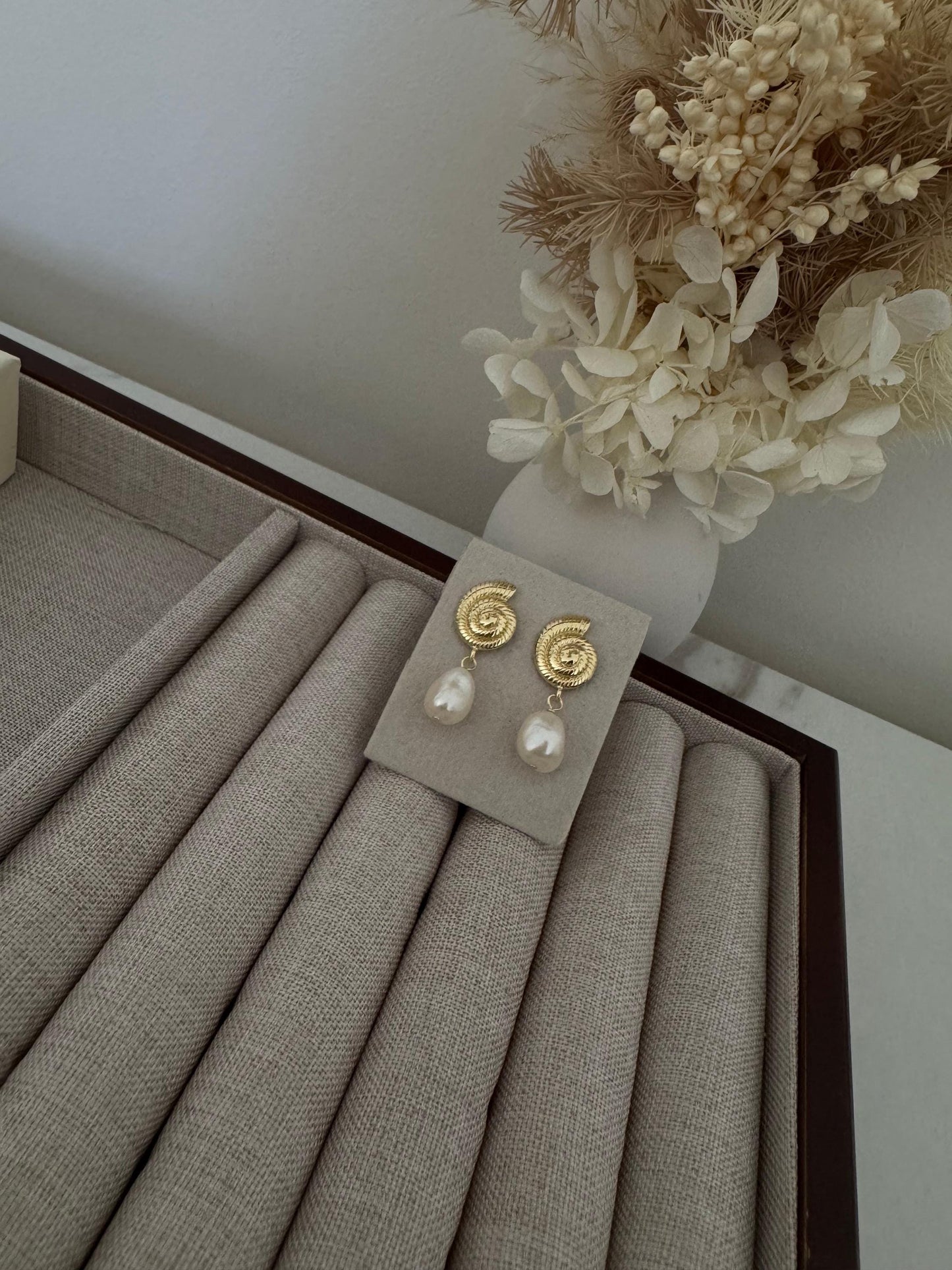 Gold Shell dangle earrings
