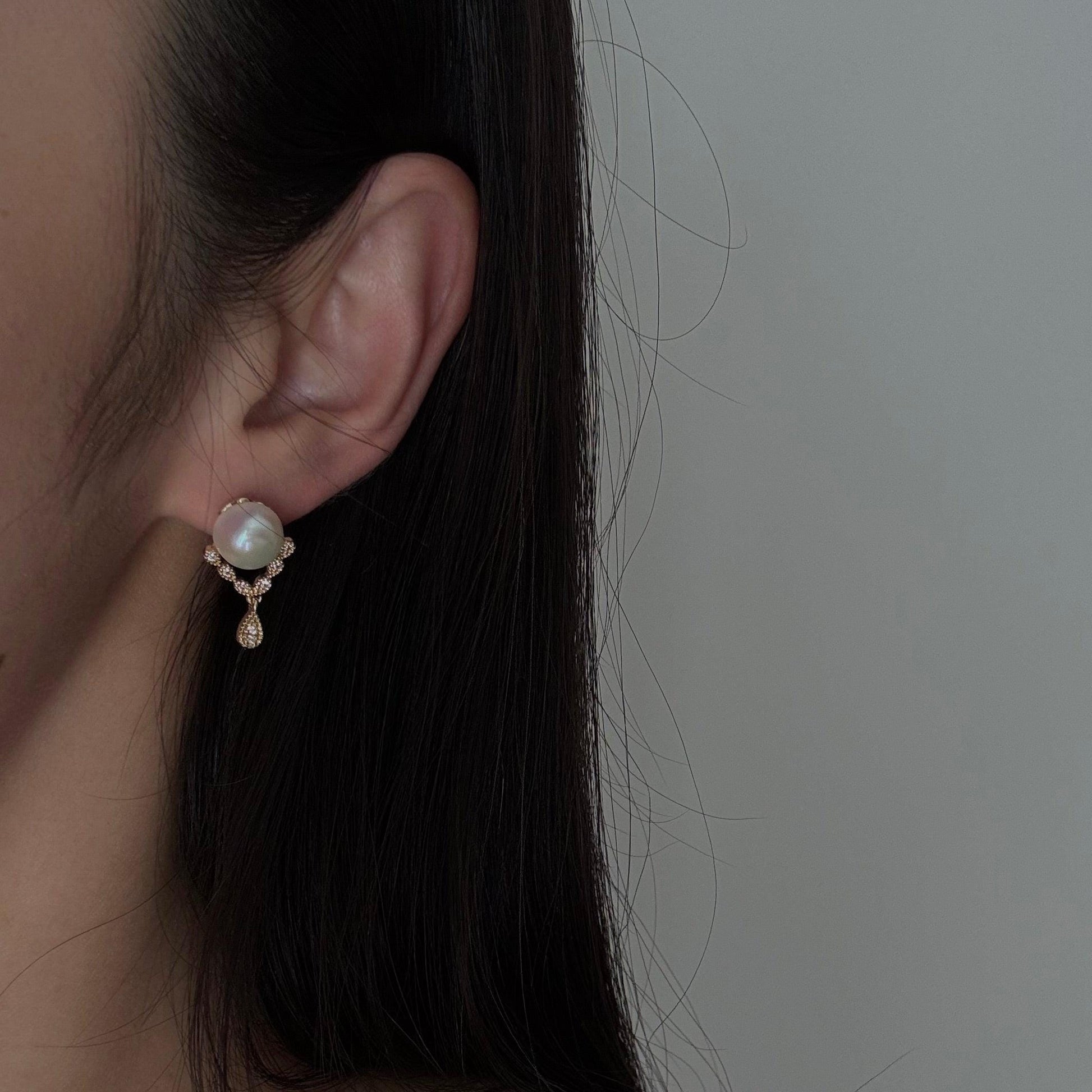 Pearl dangle earrings