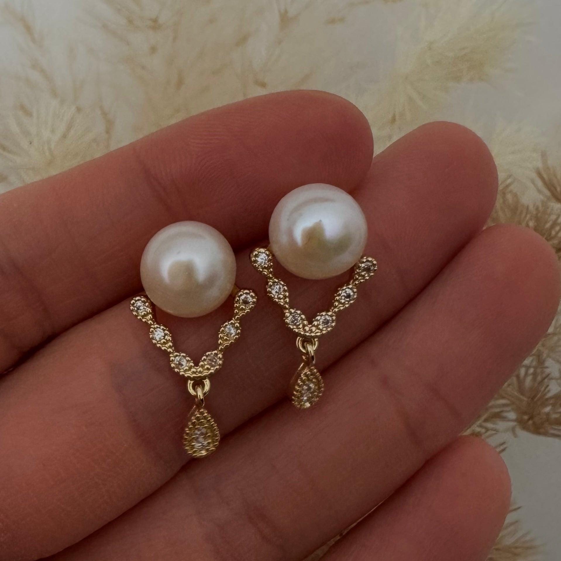 Pearl dangle earrings