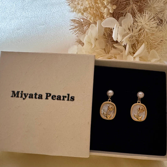 Freshwater Pearls dangle earrings
