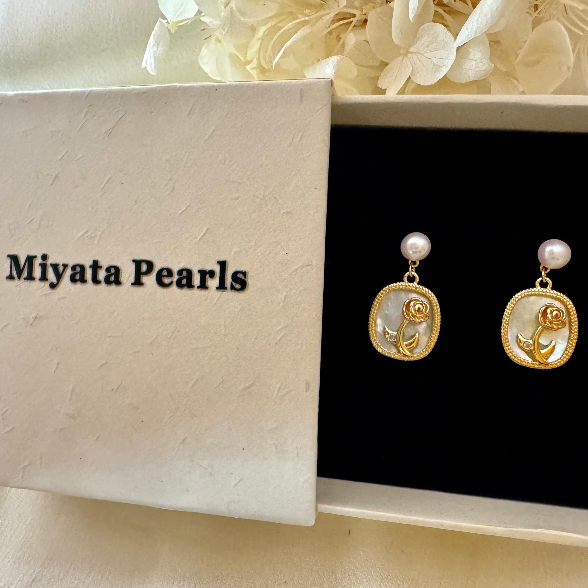 Freshwater Pearls dangle earrings