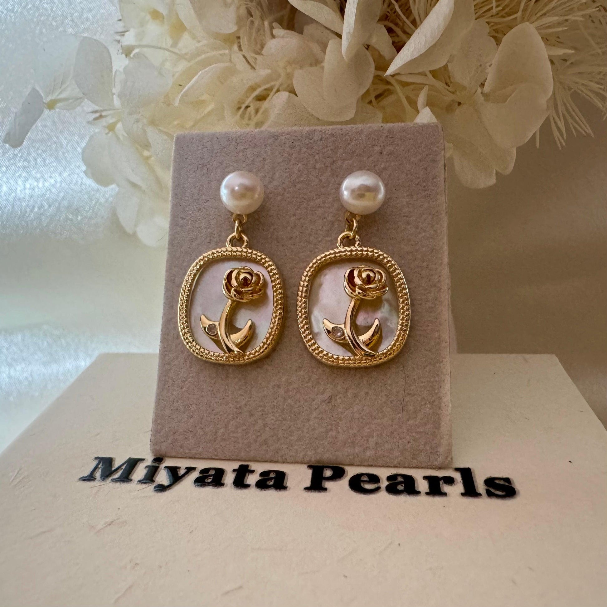 Freshwater Pearls dangle earrings