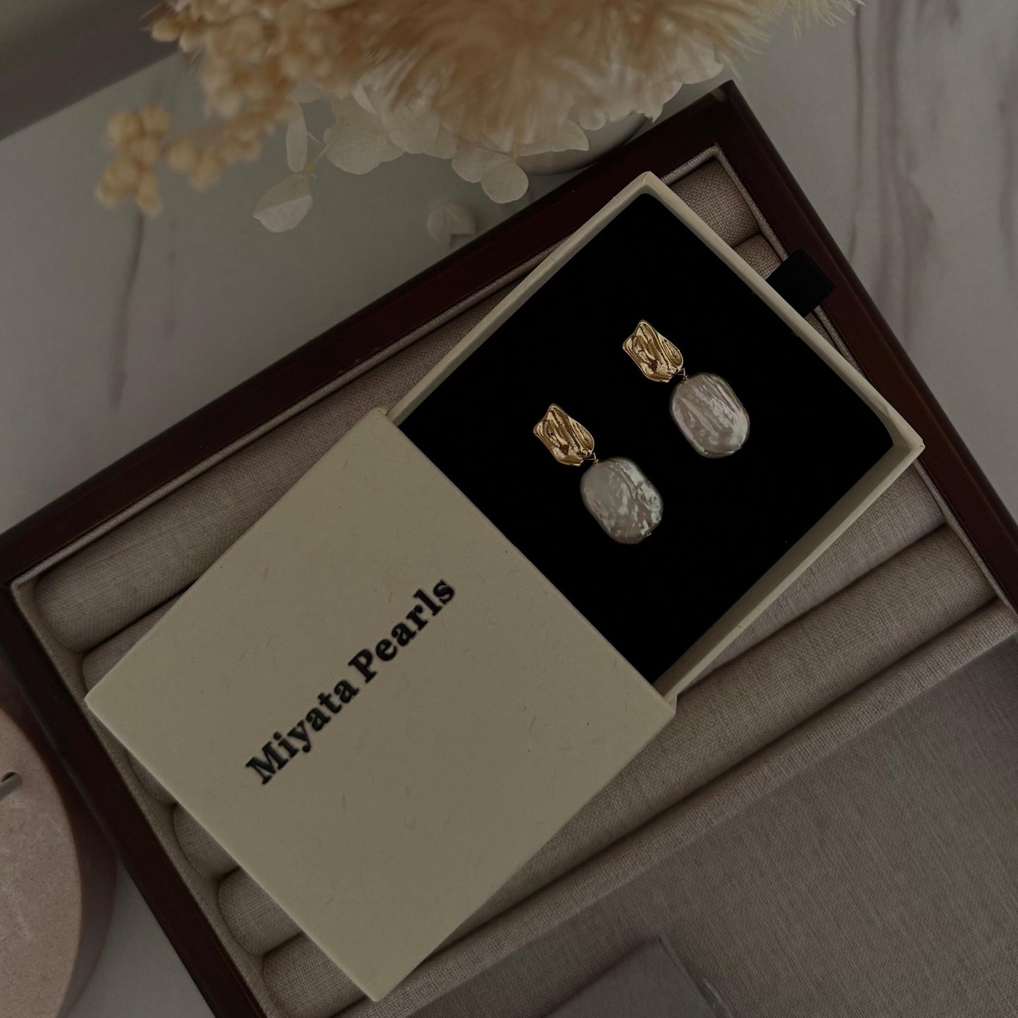 Baroque dangle earrings