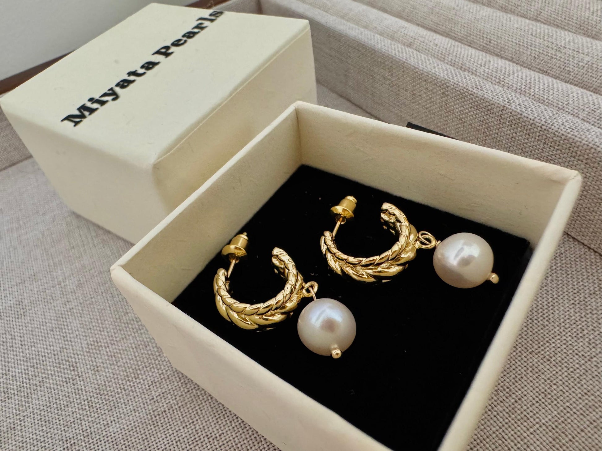 Pearl dangle earrings